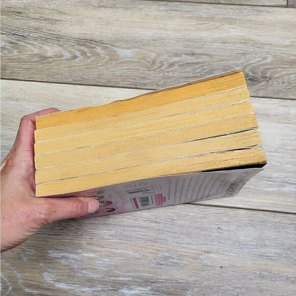 6 Cupcake Diaries chapter books - Picture 7 of 10